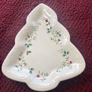 Vintage Pfaltzgraff holiday Christmas platter.